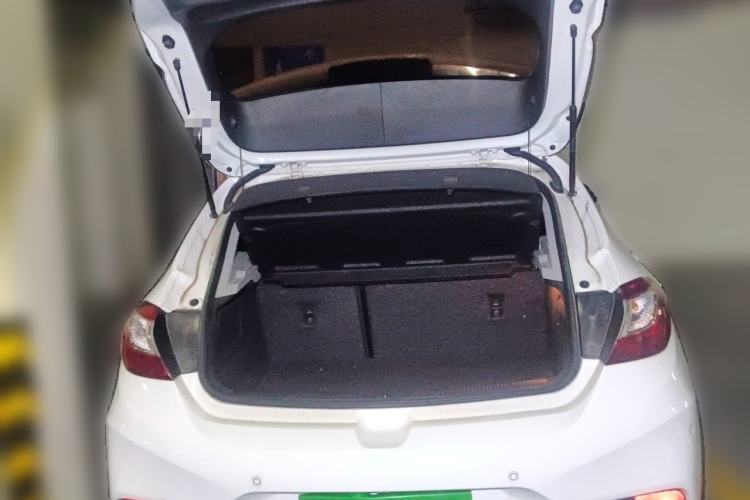 Used Chevrolet Cruze 2017 1.5L Hatchback Automatic Xuanfeng Edition Trunk