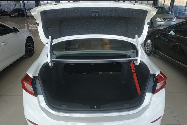 Used Chevrolet Cruze 2017 1.5L Automatic Pioneer Sunroof Edition Trunk