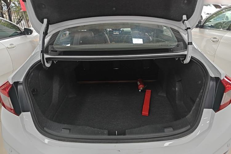 Used Chevrolet Cruze 2017 1.5L Automatic Pioneer Sunroof Edition Trunk