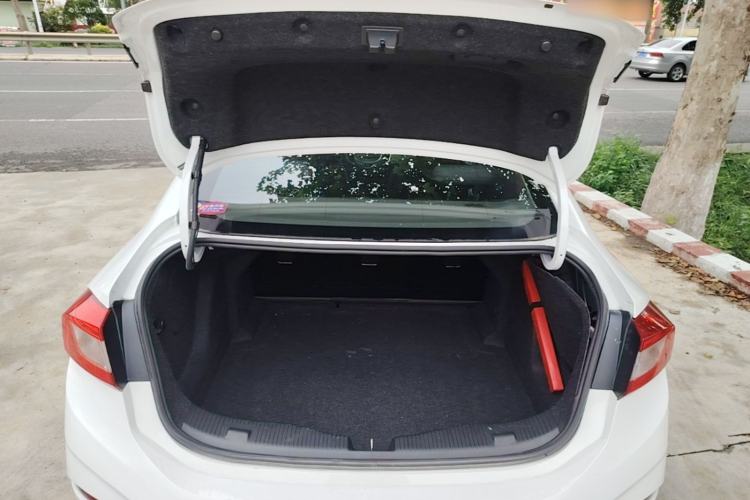 Used Chevrolet Cruze 2017 1.5L Automatic Pioneer Sunroof Edition Trunk