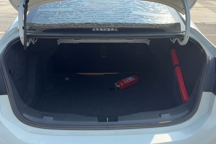 Used Chevrolet Cruze 2017 1.5L Automatic Pioneer Sunroof Edition Trunk