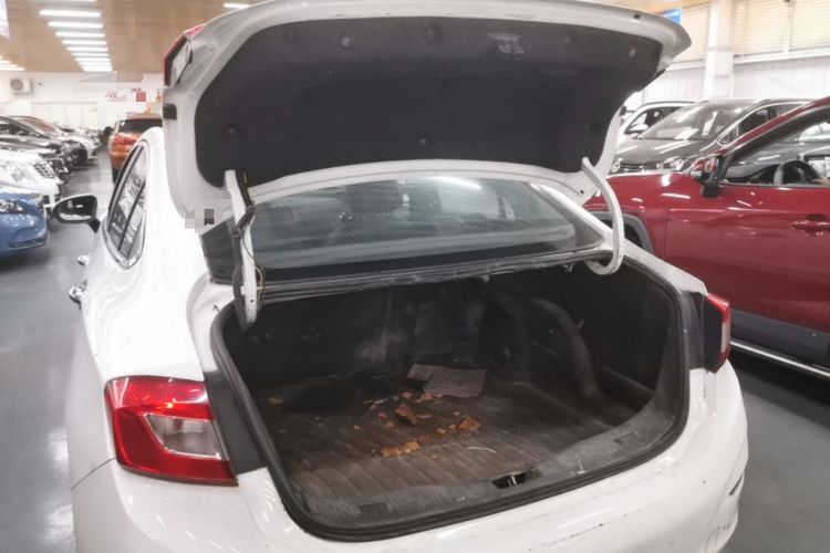 Used Chevrolet Cruze 2017 1.5L Automatic Pioneer Sunroof Edition Trunk