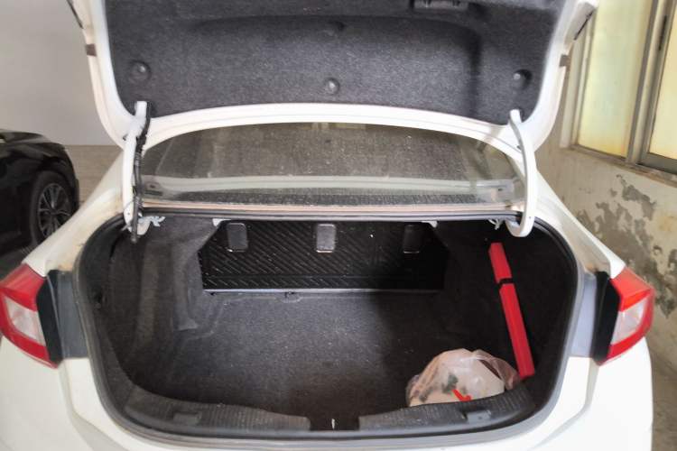 Used Chevrolet Cruze 2017 1.5L Automatic Pioneer Sunroof Edition Trunk