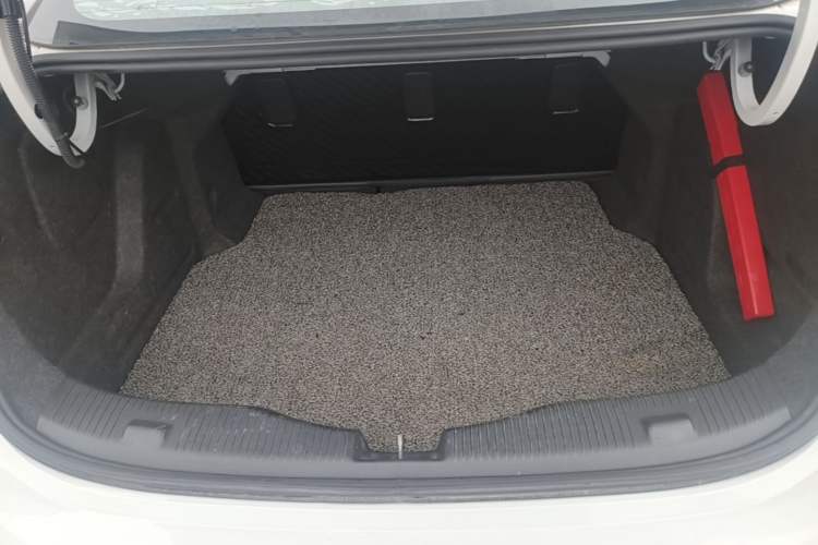 Used Chevrolet Cruze 2017 1.5L Automatic Pioneer Sunroof Edition Trunk