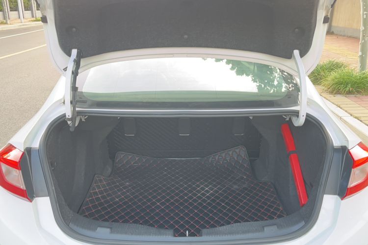 Used Chevrolet Cruze 2017 1.5L Automatic Pioneer Sunroof Edition Trunk