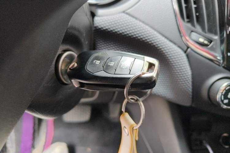 Used Chevrolet Cruze 2017 1.5L Automatic Pioneer Sunroof Edition Vehicle Key