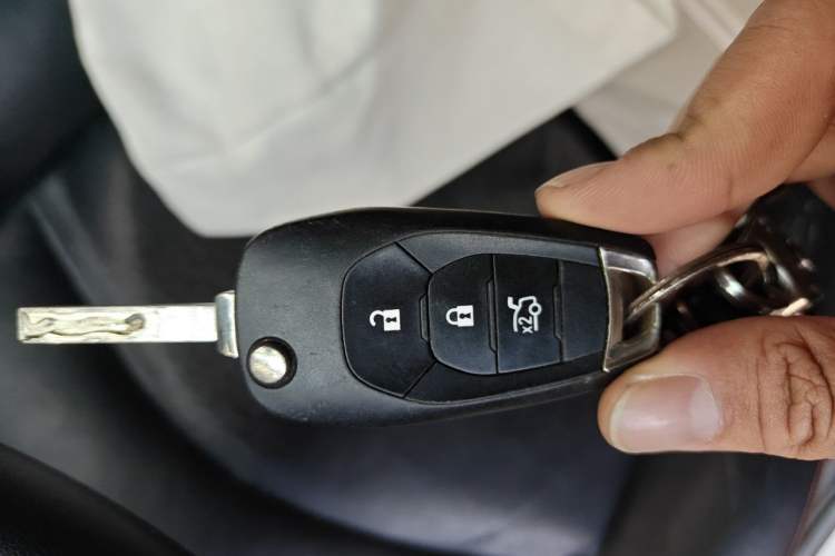 Used Chevrolet Cruze 2017 1.5L Automatic Pioneer Sunroof Edition Vehicle Key
