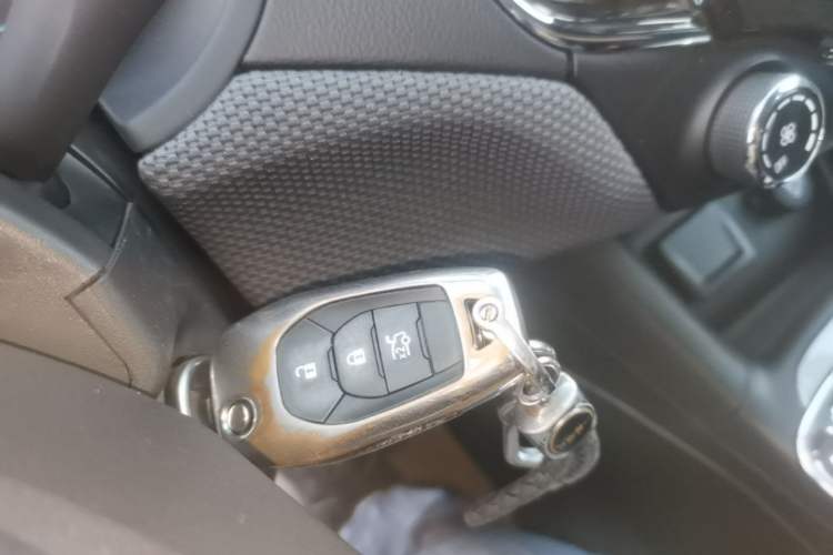 Used Chevrolet Cruze 2017 1.5L Automatic Pioneer Sunroof Edition Vehicle Key