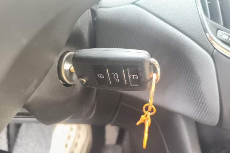 Used Chevrolet Cruze 2017 1.5L Automatic Pioneer Sunroof Edition Vehicle Key