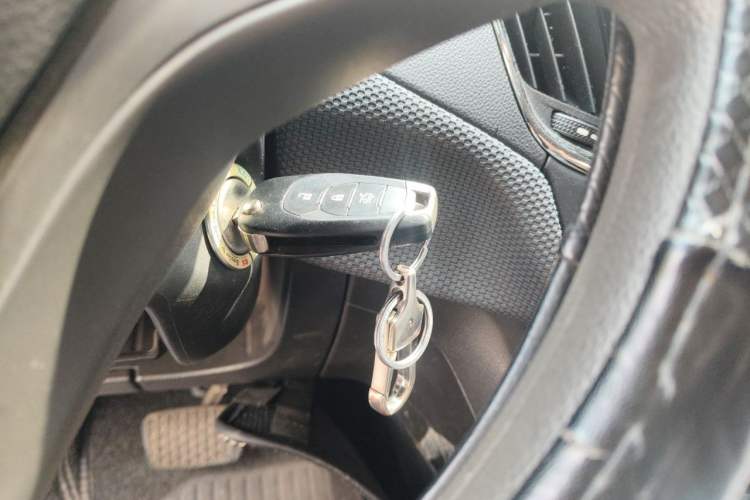 Used Chevrolet Cruze 2017 1.5L Automatic Pioneer Sunroof Edition Vehicle Key