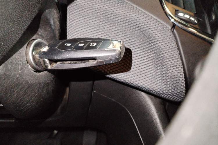 Used Chevrolet Cruze 2017 1.5L Automatic Pioneer Sunroof Edition Vehicle Key