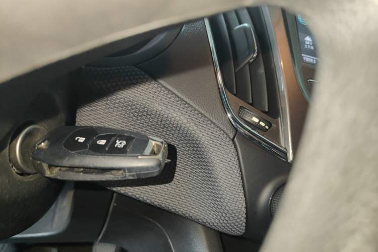 Used Chevrolet Cruze 2017 1.5L Automatic Pioneer Sunroof Edition Vehicle Key
