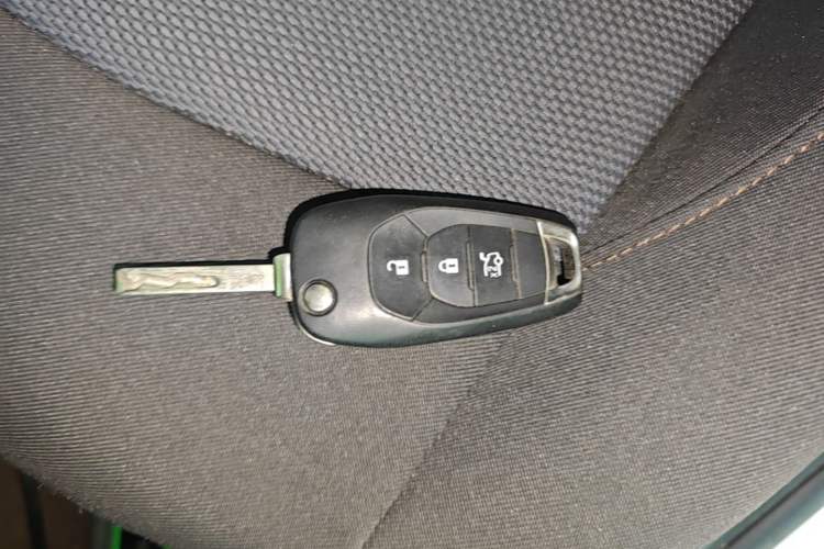 Used Chevrolet Cruze 2017 1.5L Automatic Pioneer Sunroof Edition Vehicle Key