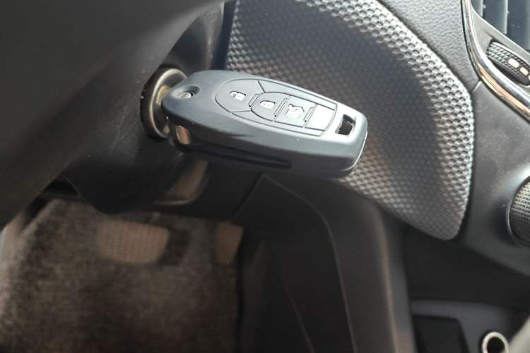Used Chevrolet Cruze 2017 1.5L Automatic Pioneer Sunroof Edition Vehicle Key
