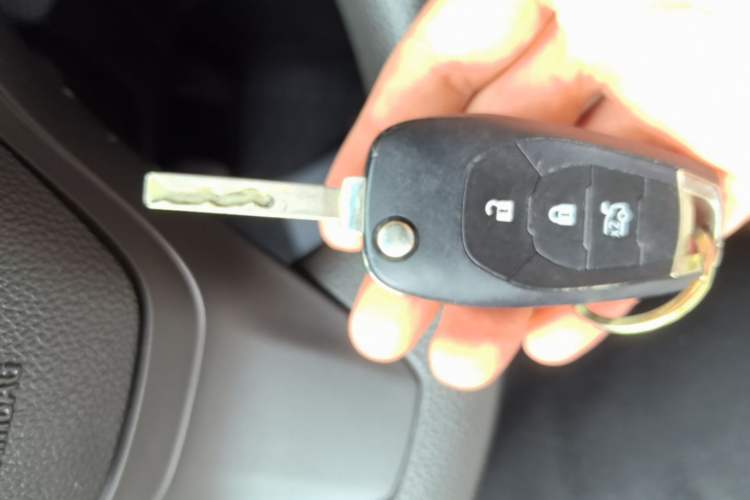 Used Chevrolet Cruze 2017 1.5L Automatic Pioneer Sunroof Edition Vehicle Key