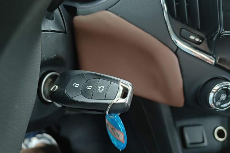 Used Chevrolet Cruze 2017 1.5L Automatic Pioneer Sunroof Edition Vehicle Key
