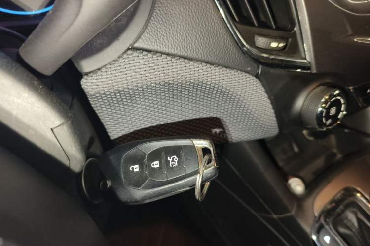 Used Chevrolet Cruze 2017 1.5L Automatic Pioneer Sunroof Edition Vehicle Key