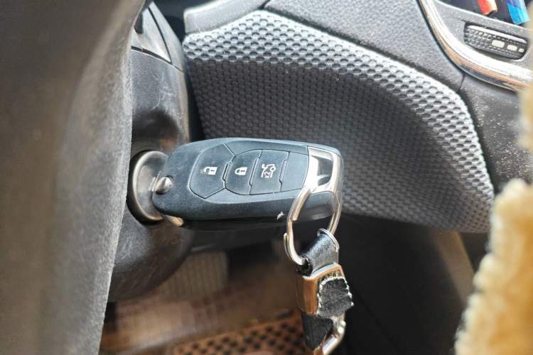 Used Chevrolet Cruze 2017 1.5L Automatic Pioneer Sunroof Edition Vehicle Key