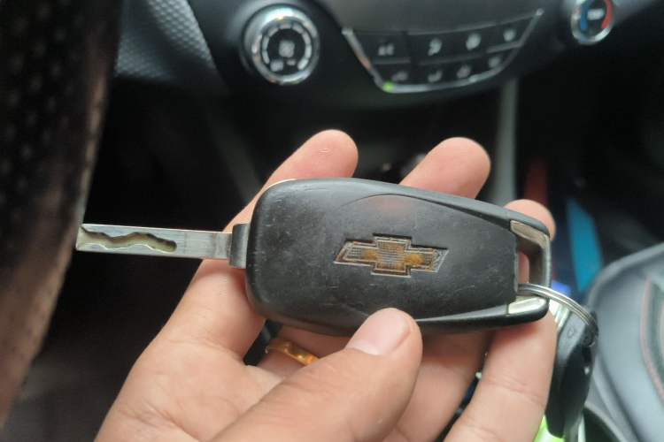 Used Chevrolet Cruze 2017 1.5L Hatchback Automatic Pioneer Sunroof Edition Vehicle Key