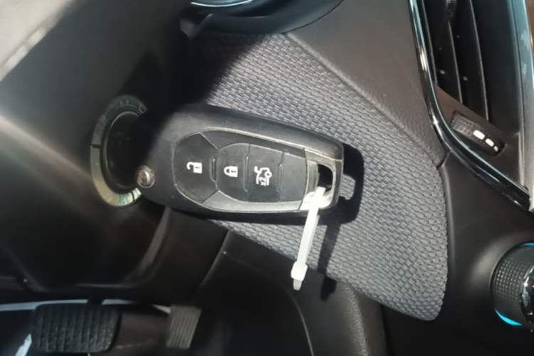Used Chevrolet Cruze 2017 1.5L Automatic Pioneer Sunroof Edition Vehicle Key