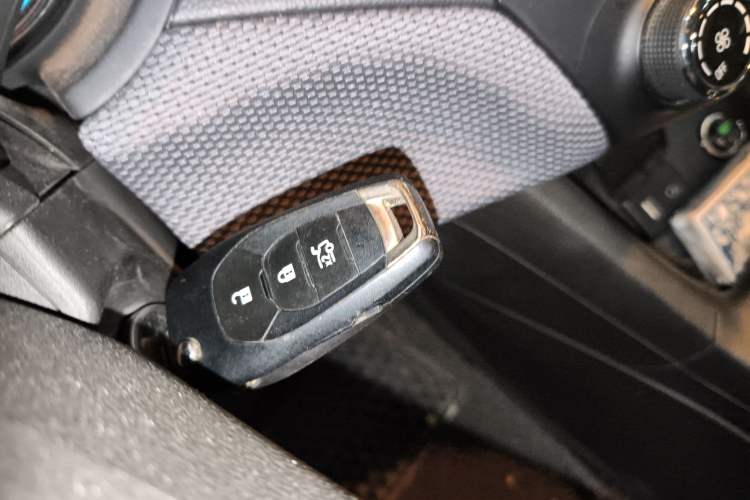 Used Chevrolet Cruze 2017 1.5L Automatic Pioneer Sunroof Edition Vehicle Key