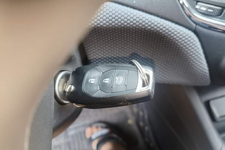 Used Chevrolet Cruze 2017 1.5L Automatic Pioneer Sunroof Edition Vehicle Key