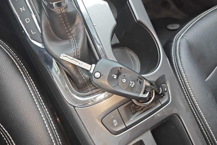 Used Chevrolet Cruze 2017 1.5L Automatic Pioneer Sunroof Edition Vehicle Key