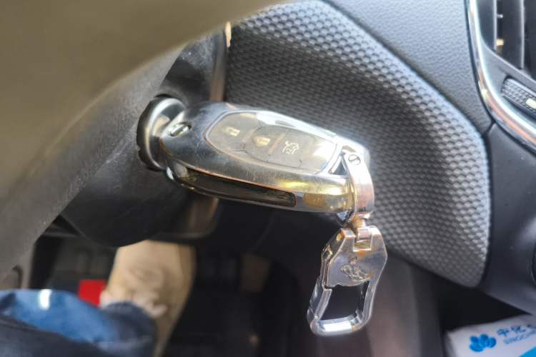 Used Chevrolet Cruze 2017 1.5L Automatic Pioneer Sunroof Edition Vehicle Key
