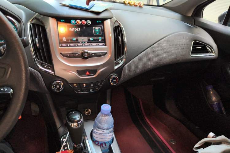 Used Chevrolet Cruze 2018 320 Automatic Pioneer Sunroof Edition Audio And AC Panel