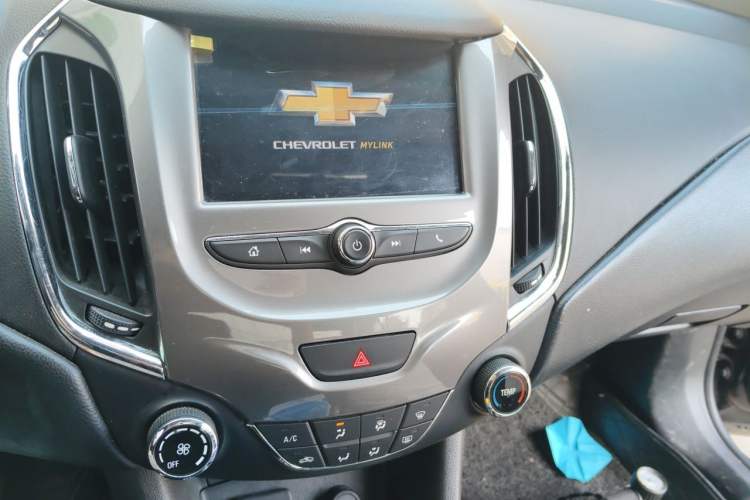 Used Chevrolet Cruze 2018 Redline 320 Automatic Pioneer Edition Audio And AC Panel