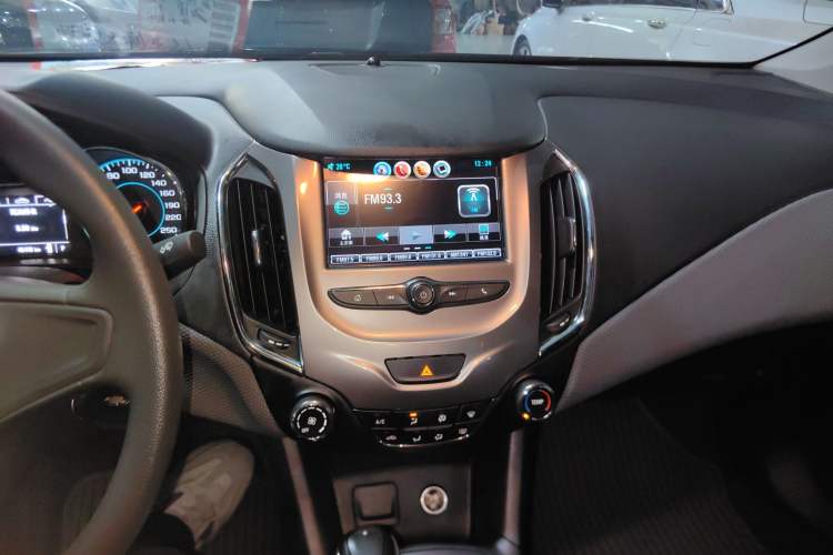 Used Chevrolet Cruze 2018 320 Automatic Pioneer Sunroof Edition Audio And AC Panel