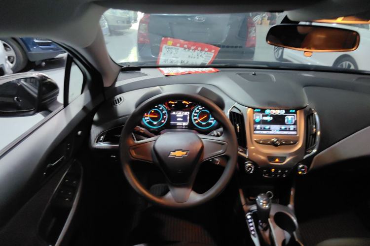 Used Chevrolet Cruze 2018 320 Automatic Pioneer Sunroof Edition Center Console