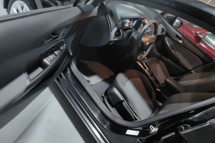 Used Chevrolet Cruze 2018 320 Automatic Pioneer Sunroof Edition Driver Seat