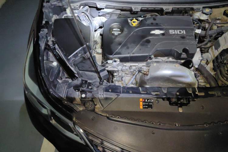 Used Chevrolet Cruze 2018 Revised Version 320 Manual Pioneer Edition Engine Bay Right
