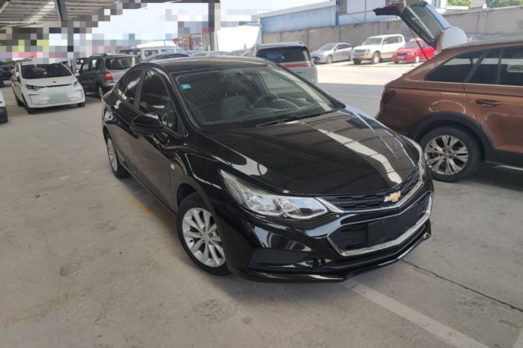 Used Chevrolet Cruze 2018 320 Automatic Pioneer Sunroof Edition Front Right 45 Deg