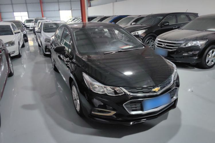 Used Chevrolet Cruze 2018 320 Automatic Pioneer Sunroof Edition Front Right 45 Deg