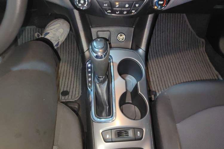 Used Chevrolet Cruze 2018 320 Automatic Pioneer Sunroof Edition Gear Lever