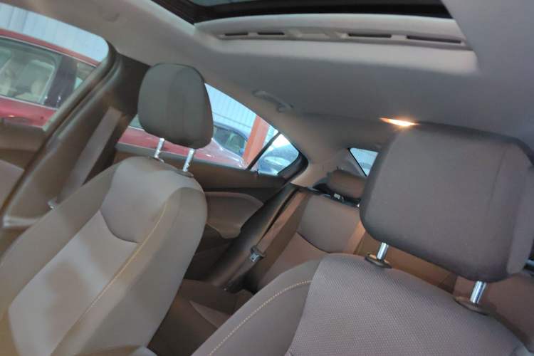 Used Chevrolet Cruze 2018 320 Automatic Pioneer Sunroof Edition Headliner