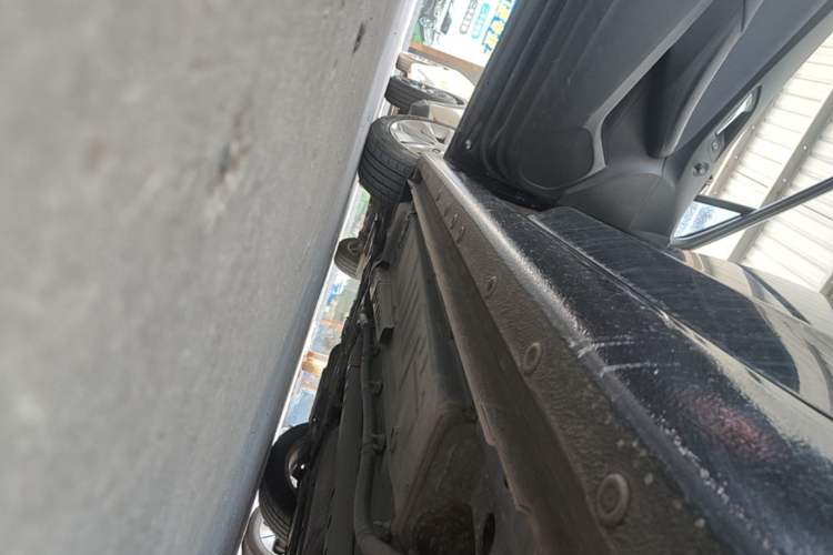 Used Chevrolet Cruze 2018 320 Automatic Pioneer Sunroof Edition Left Side Sill