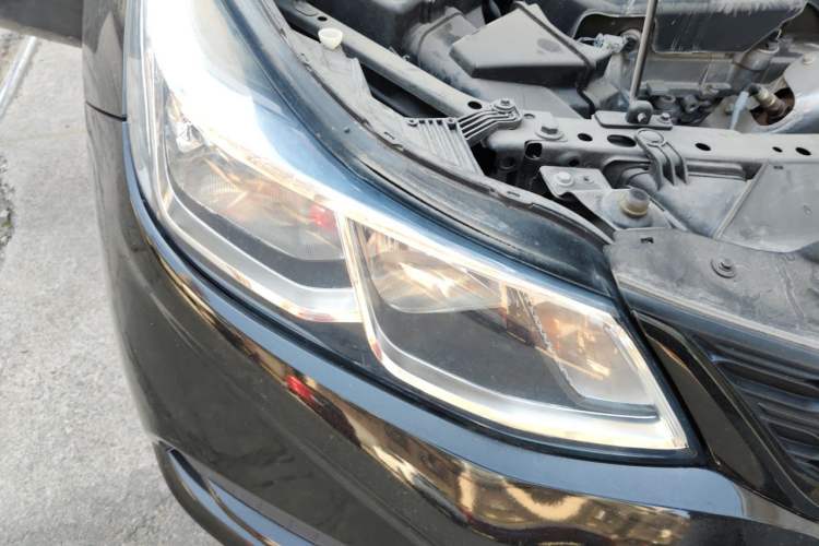 Used Chevrolet Cruze 2018 Redline 320 Automatic Pioneer Edition Right Front Headlight