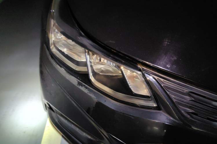 Used Chevrolet Cruze 2018 Revised Version 320 Manual Pioneer Edition Right Front Headlight