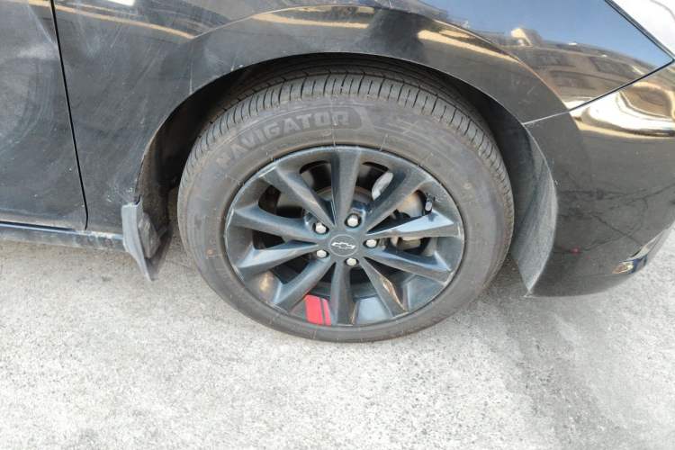 Used Chevrolet Cruze 2018 Redline 320 Automatic Pioneer Edition Right Front Wheel Hub