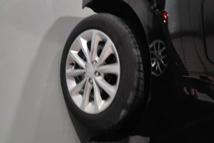 Used Chevrolet Cruze 2018 320 Automatic Pioneer Sunroof Edition Right Rear Wheel Hub