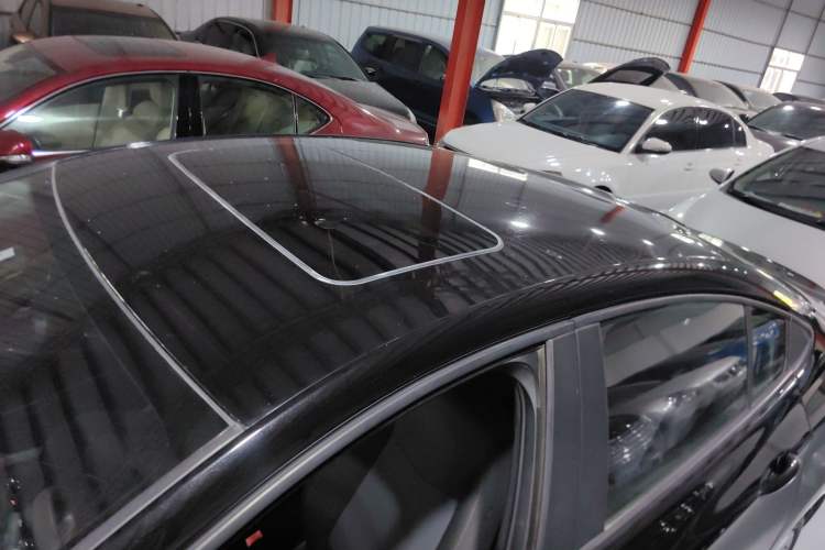 Used Chevrolet Cruze 2018 320 Automatic Pioneer Sunroof Edition Roof