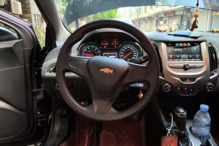 Used Chevrolet Cruze 2018 320 Automatic Pioneer Sunroof Edition Steering Wheel