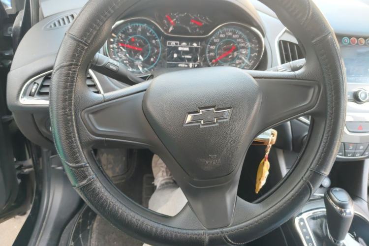 Used Chevrolet Cruze 2018 Redline 320 Automatic Pioneer Edition Steering Wheel