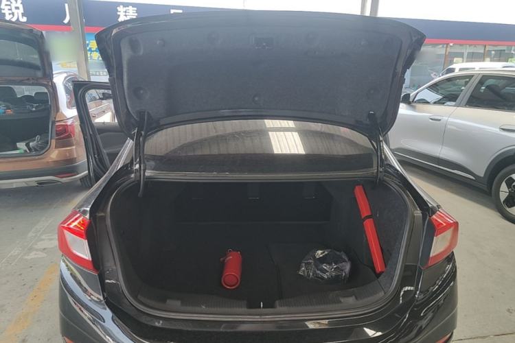 Used Chevrolet Cruze 2018 320 Automatic Pioneer Sunroof Edition Trunk