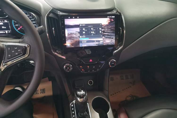 Used Chevrolet Cruze 2018 320 Automatic Pioneer Sunroof Edition Audio And AC Panel