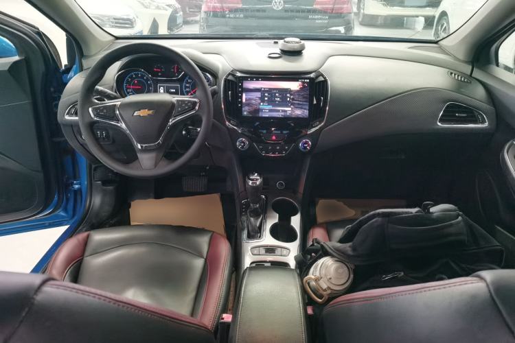 Used Chevrolet Cruze 2018 320 Automatic Pioneer Sunroof Edition Center Console