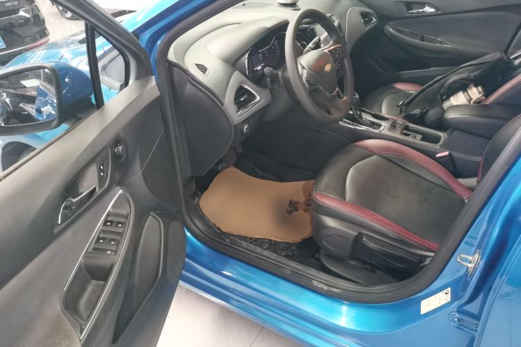 Used Chevrolet Cruze 2018 320 Automatic Pioneer Sunroof Edition Driver Seat